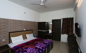 Shyam Palace 3*